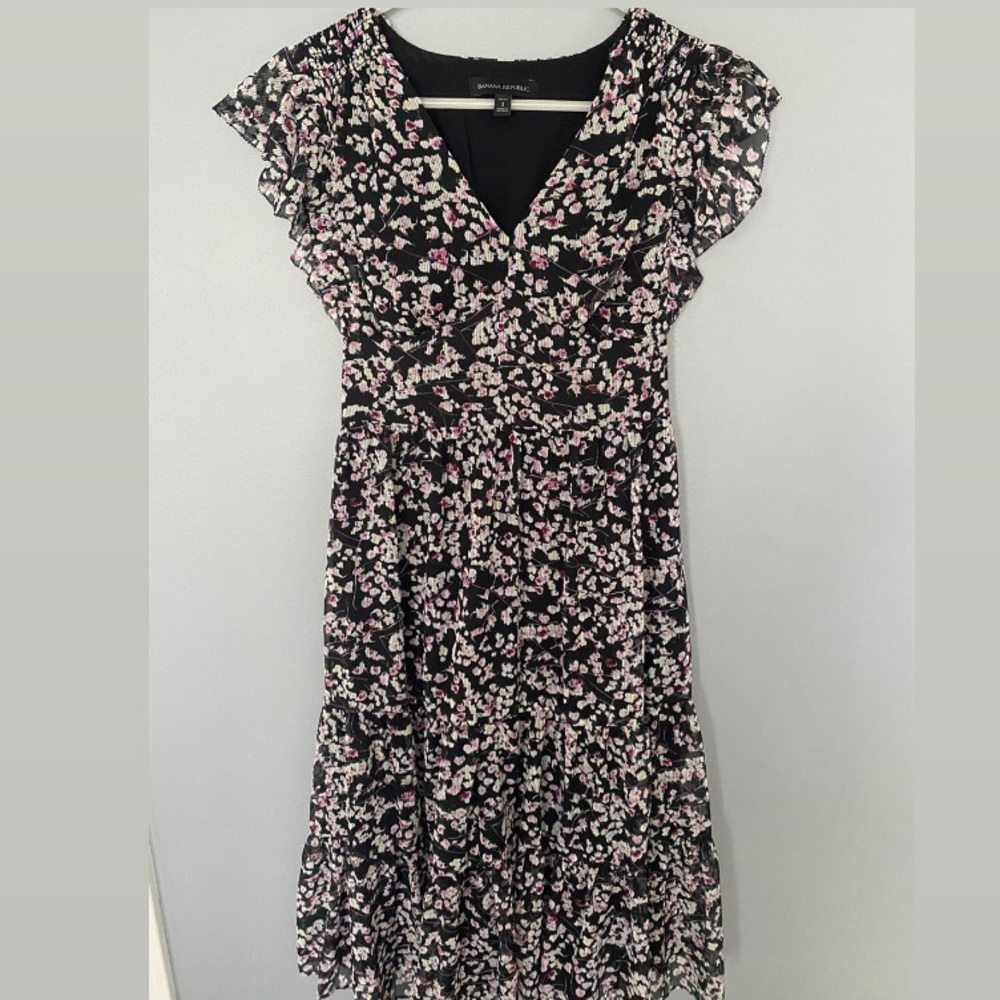 Banana Republic Midi length floral ruffle dress